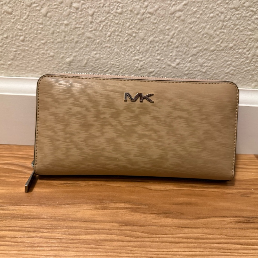 Michael Kors Beige Zip Wallet